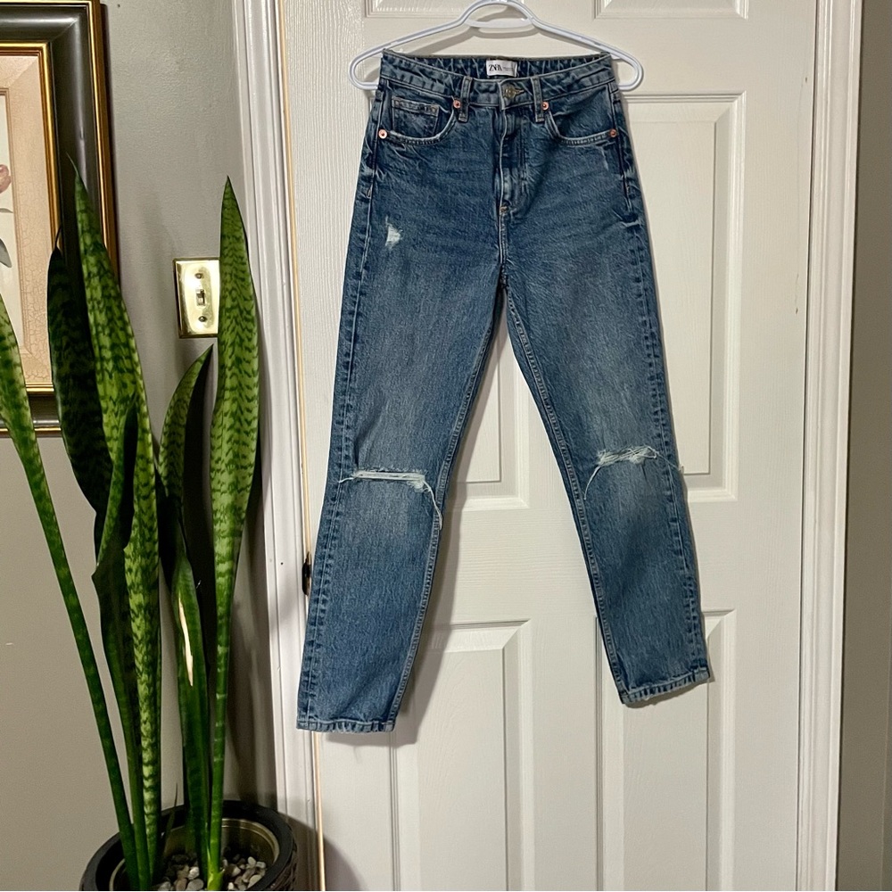 Zara Distressed Jeans. Size 2.